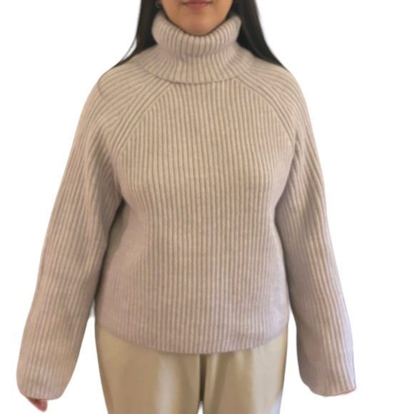NWOT H&M Women’s Light Lavender Turtleneck (M) - Picture 6 of 6
